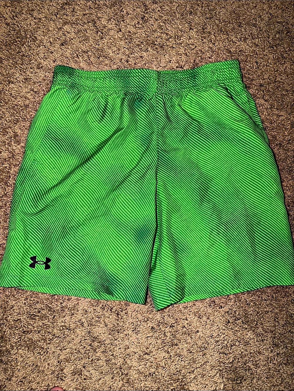 Under Armour boys Athletic Shorts in Green Size large